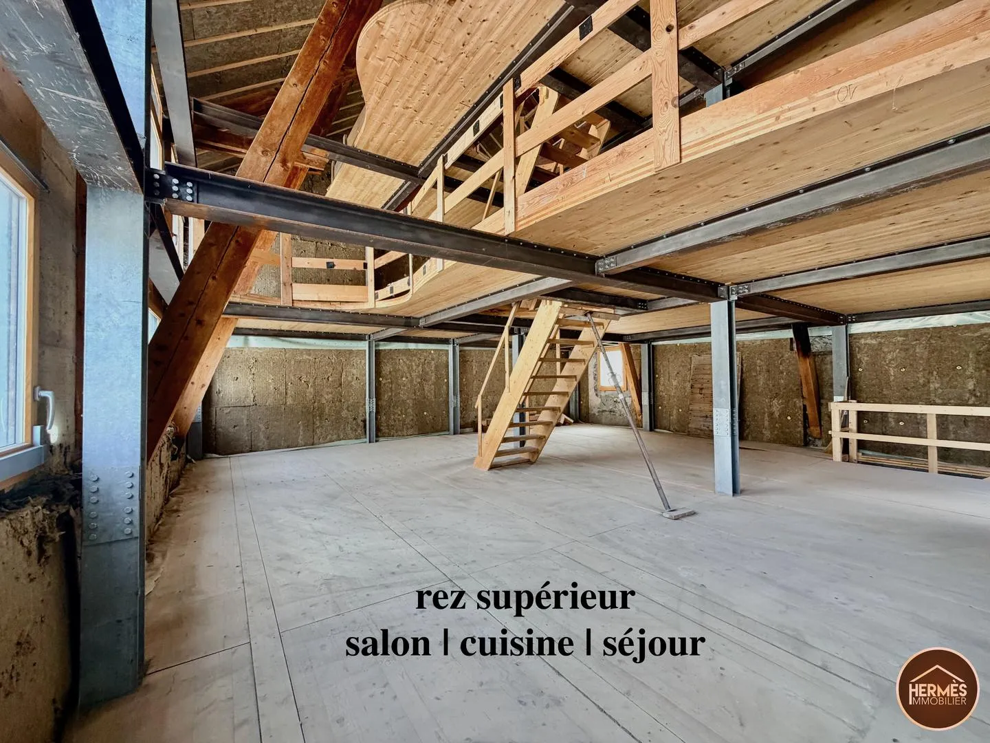 Exceptionnelle maison de 237m2 - potentiel loft ou 7.5 pièces à Saint-Pierre-de-Clage - Photo 5 of 13