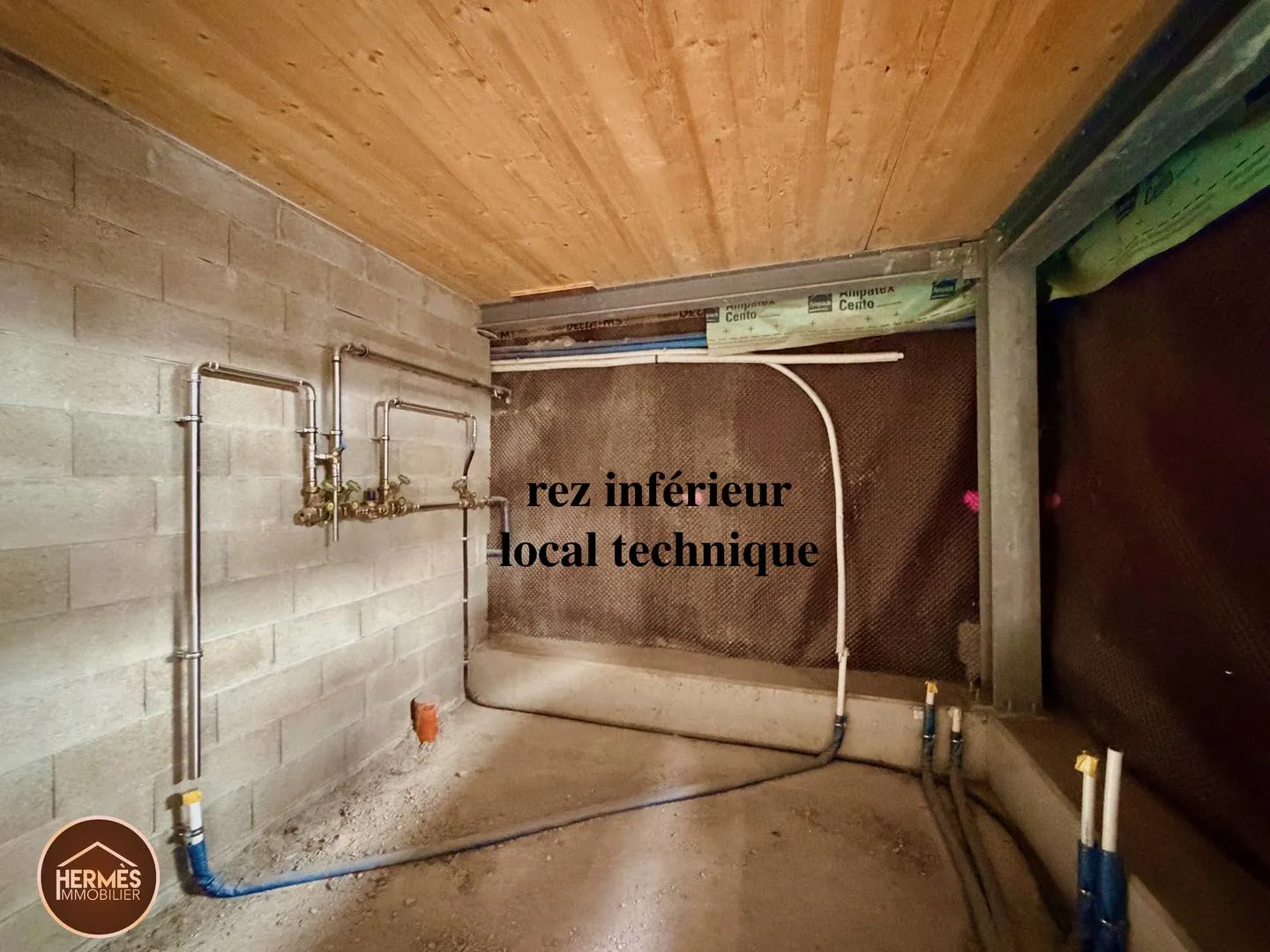 Exceptionnelle maison de 237m2 - potentiel loft ou 7.5 pièces à Saint-Pierre-de-Clage - Photo 10 of 13