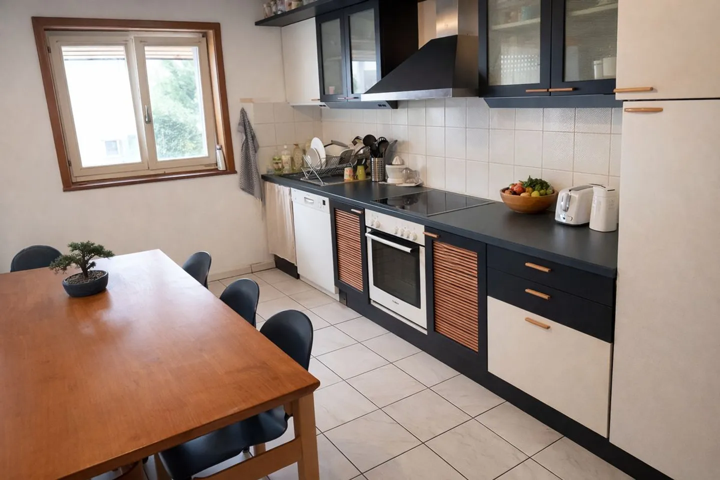 Room for rent - Photo 2 of 4