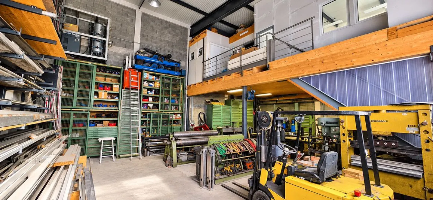 Gewerbehalle mit Werkstatt - Foto 1 von 10