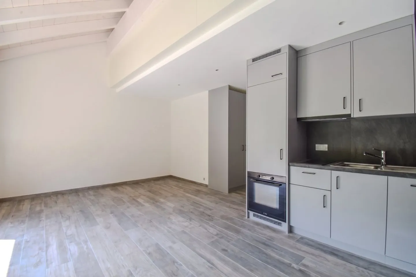 Modern duplex with 2.5 rooms in the heart of Ollon - Photo 4 of 11