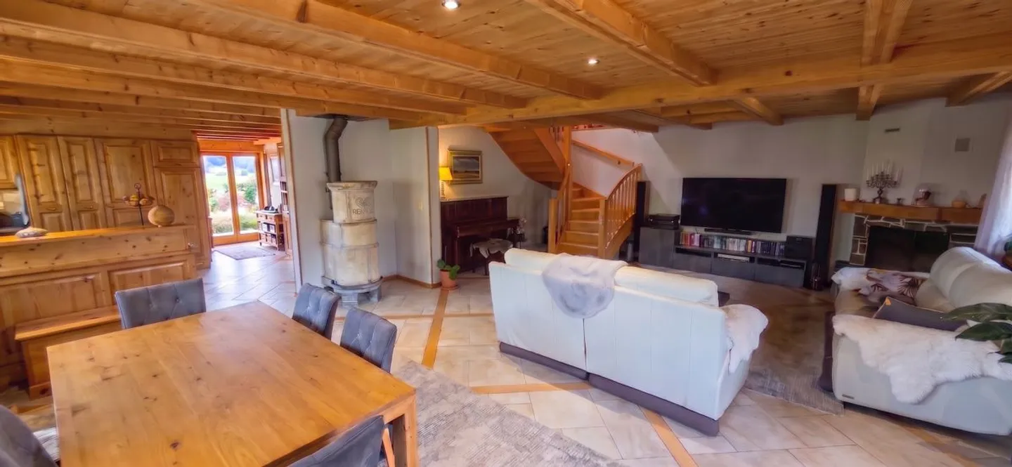 Authentique chalet de 1850 - Charme, espace et tradition - Photo 4 of 13