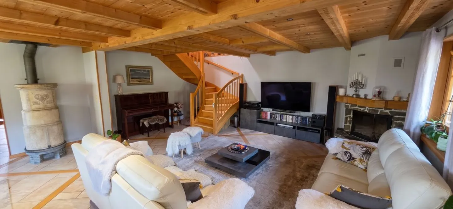 Authentique chalet de 1850 - Charme, espace et tradition - Photo 3 of 13