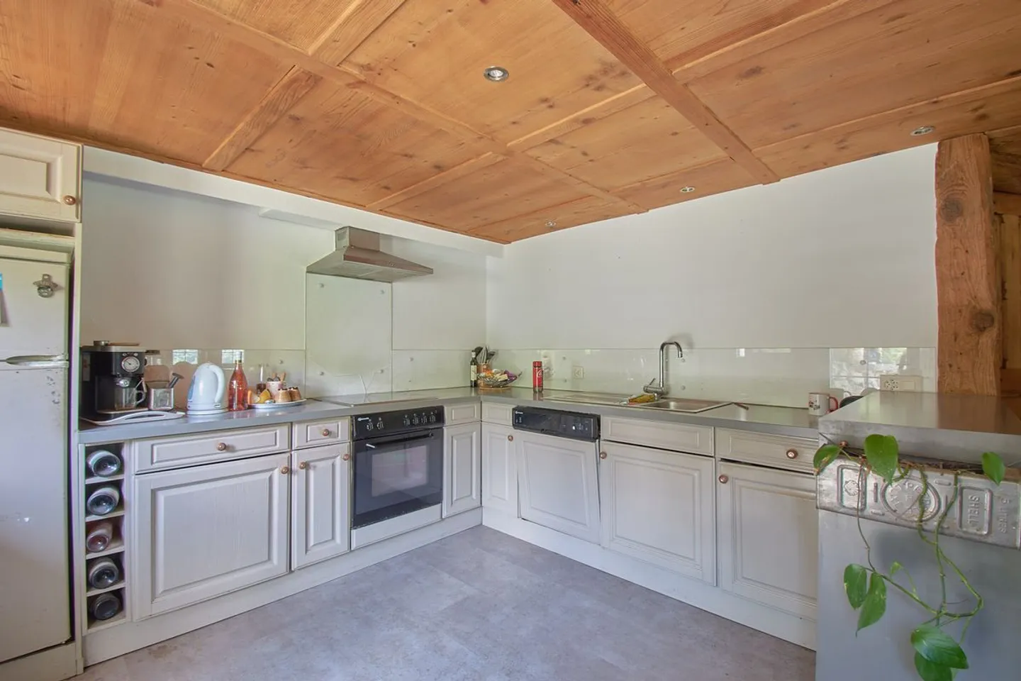 A chalet that tells a story... and awaits yours. - Photo 5 of 11