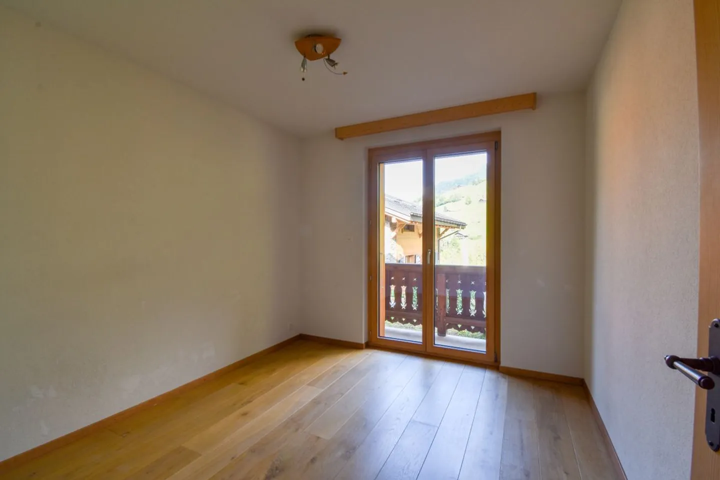 SALE IN SECONDARY RESIDENCE - 4.5 room apartment with terrace - Photo 7 of 13