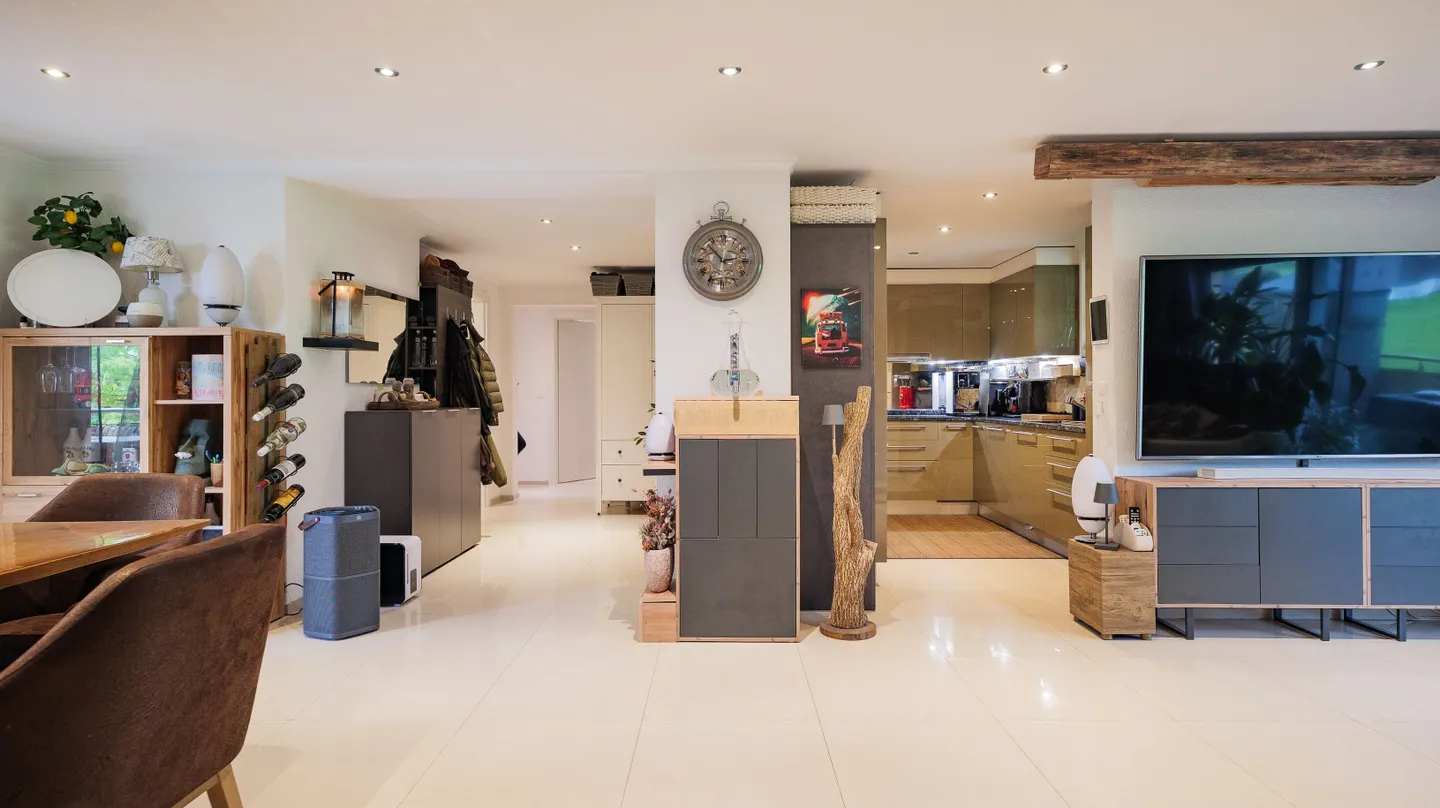 Central MFH with 3 units in Buochs - modern, with lift - Photo 4 of 13