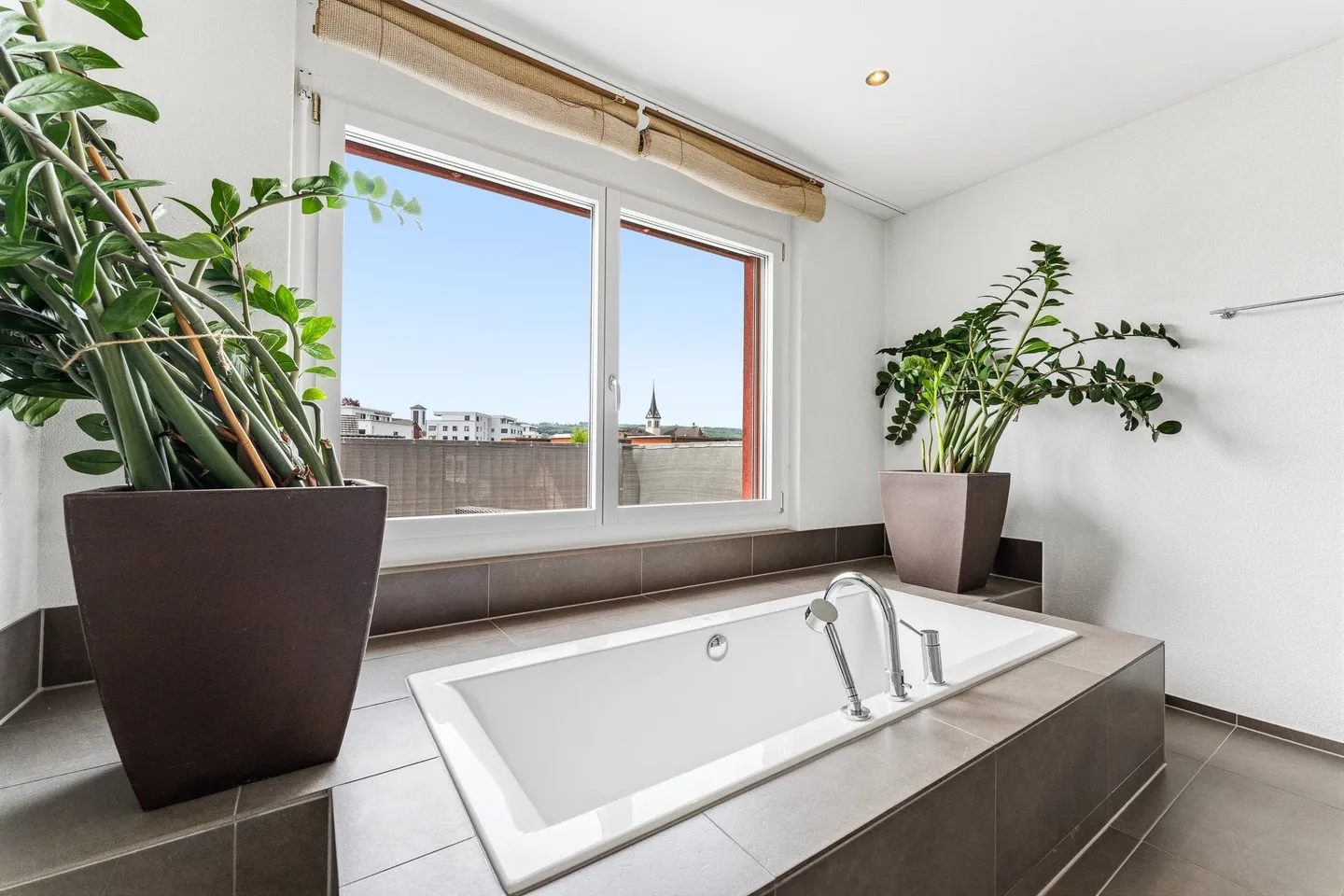 5.5-Room Detached House in Exclusive Design, Garden & Double Garage in Hochdorf - Photo 10 of 13