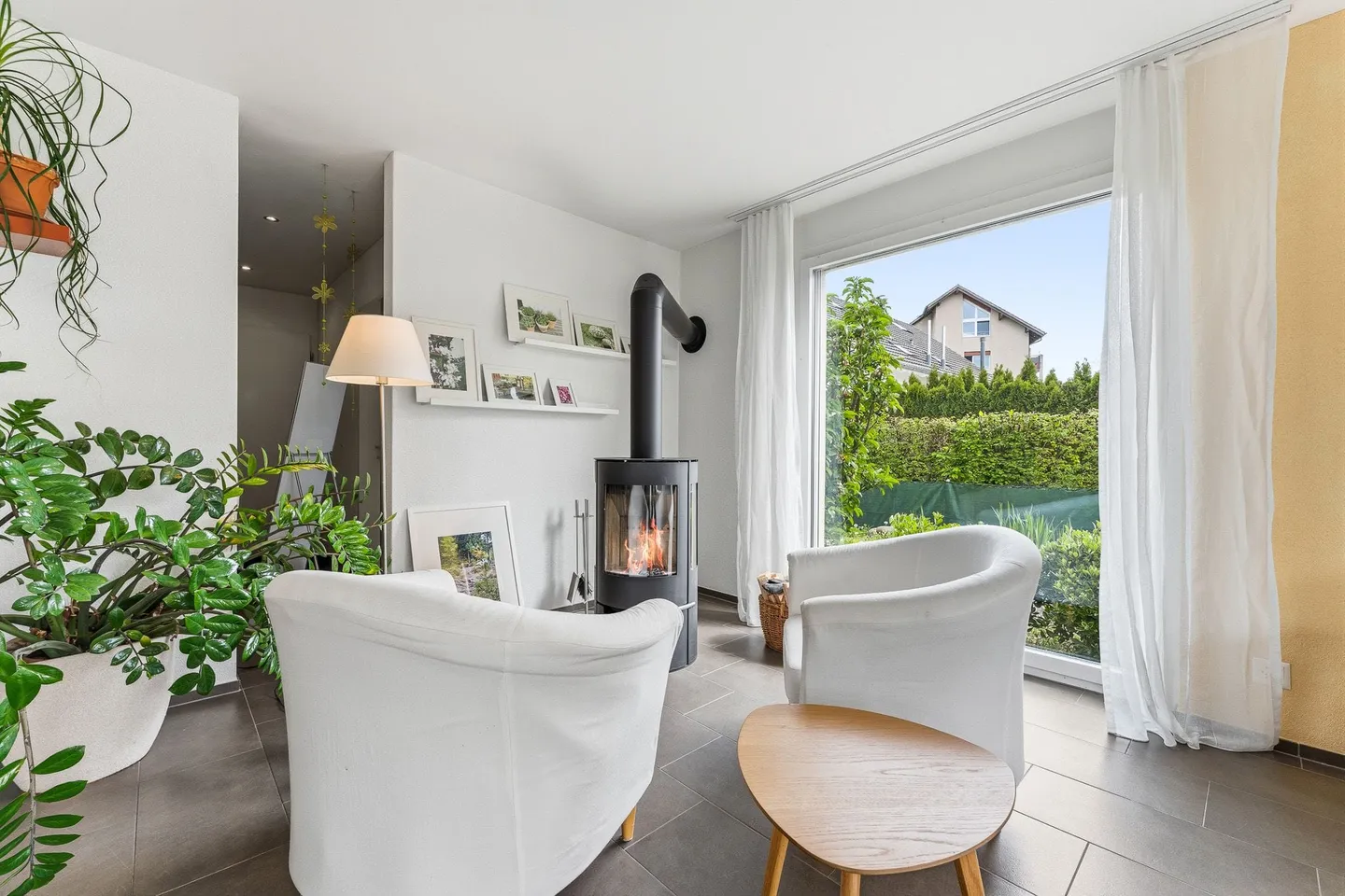 5.5-Room Detached House in Exclusive Design, Garden & Double Garage in Hochdorf - Photo 4 of 13