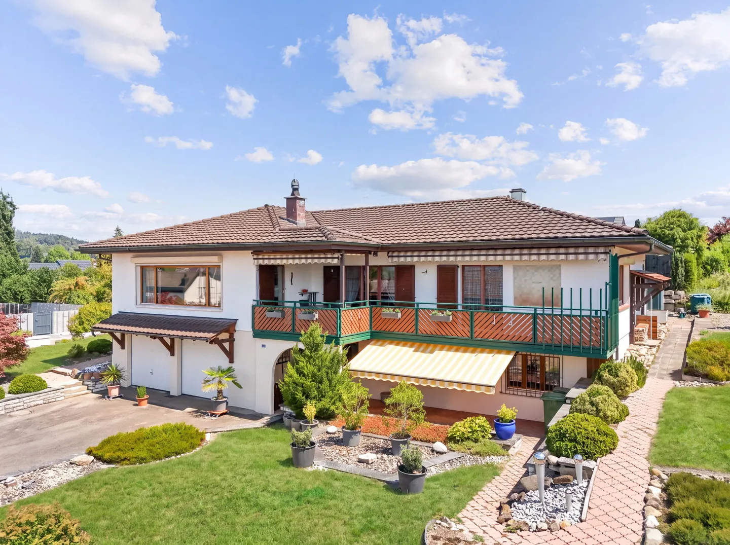 8.5-Room Single-Family House with a View in Obfelden for Sale - Photo 1 of 13