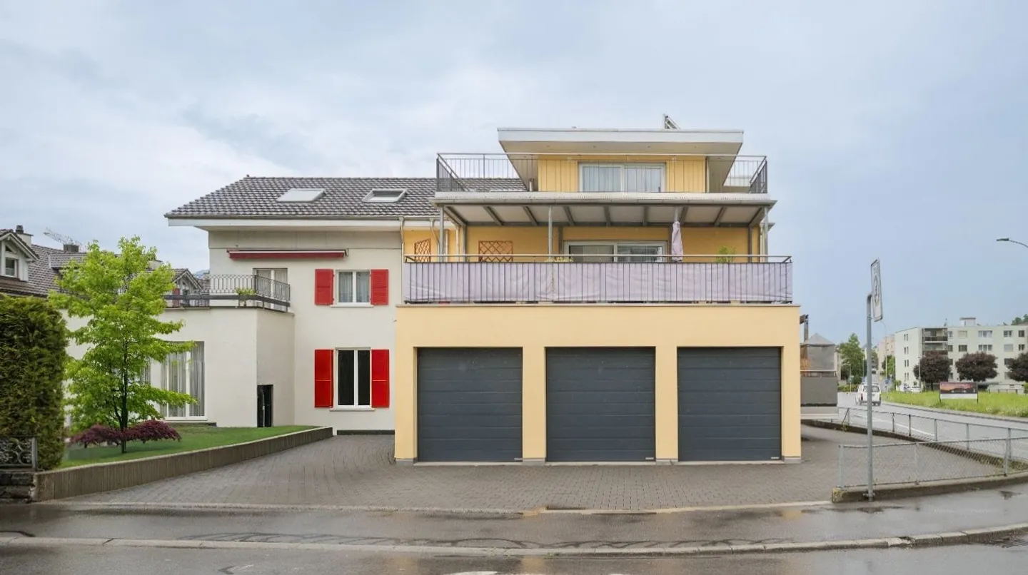 Central MFH with 3 units in Buochs - modern, with lift - Photo 2 of 13