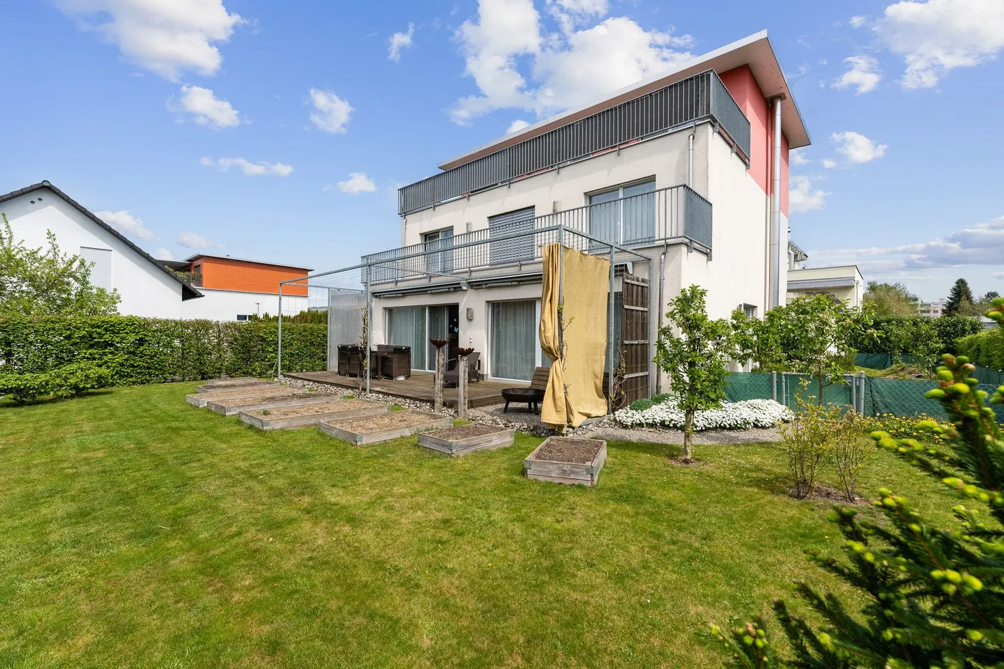 5.5-Room Detached House in Exclusive Design, Garden & Double Garage in Hochdorf - Photo 3 of 13