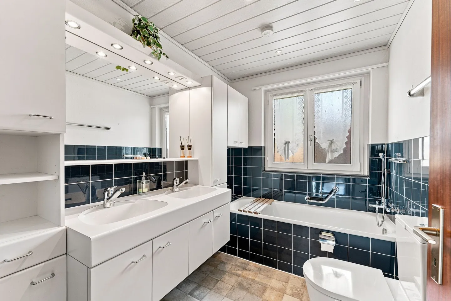 8.5-Room Single-Family House with a View in Obfelden for Sale - Photo 8 of 13