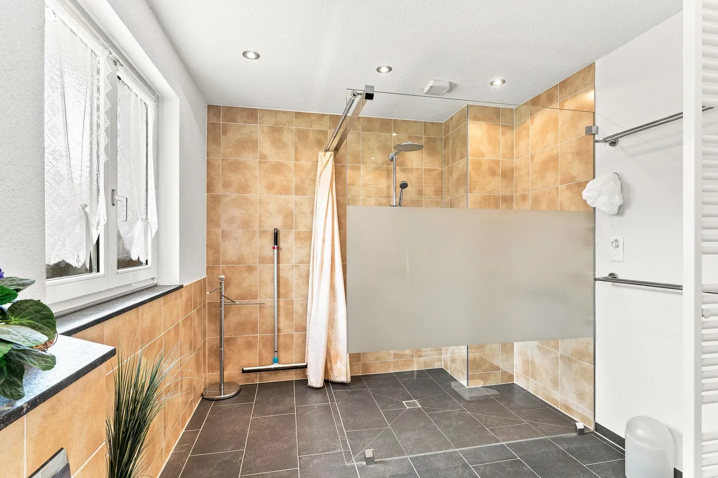 8.5-Room Single-Family House with a View in Obfelden for Sale - Photo 7 of 13