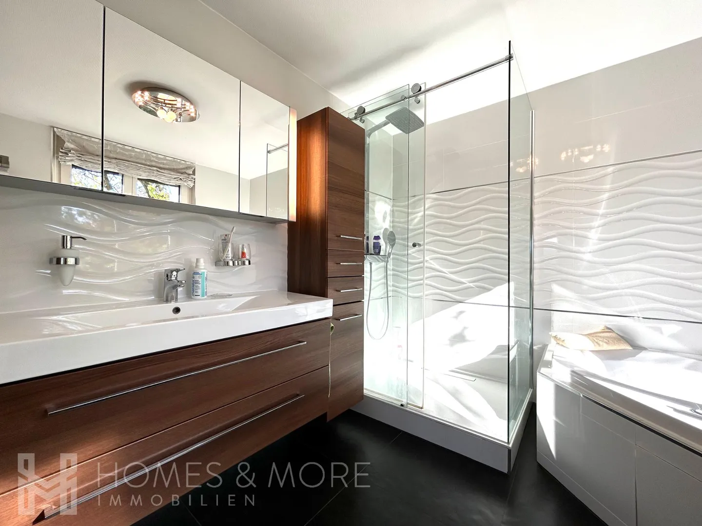 YOUR NEW HOME IN A SUNNY AND FAMILY-FRIENDLY LOCATION - Photo 8 of 11