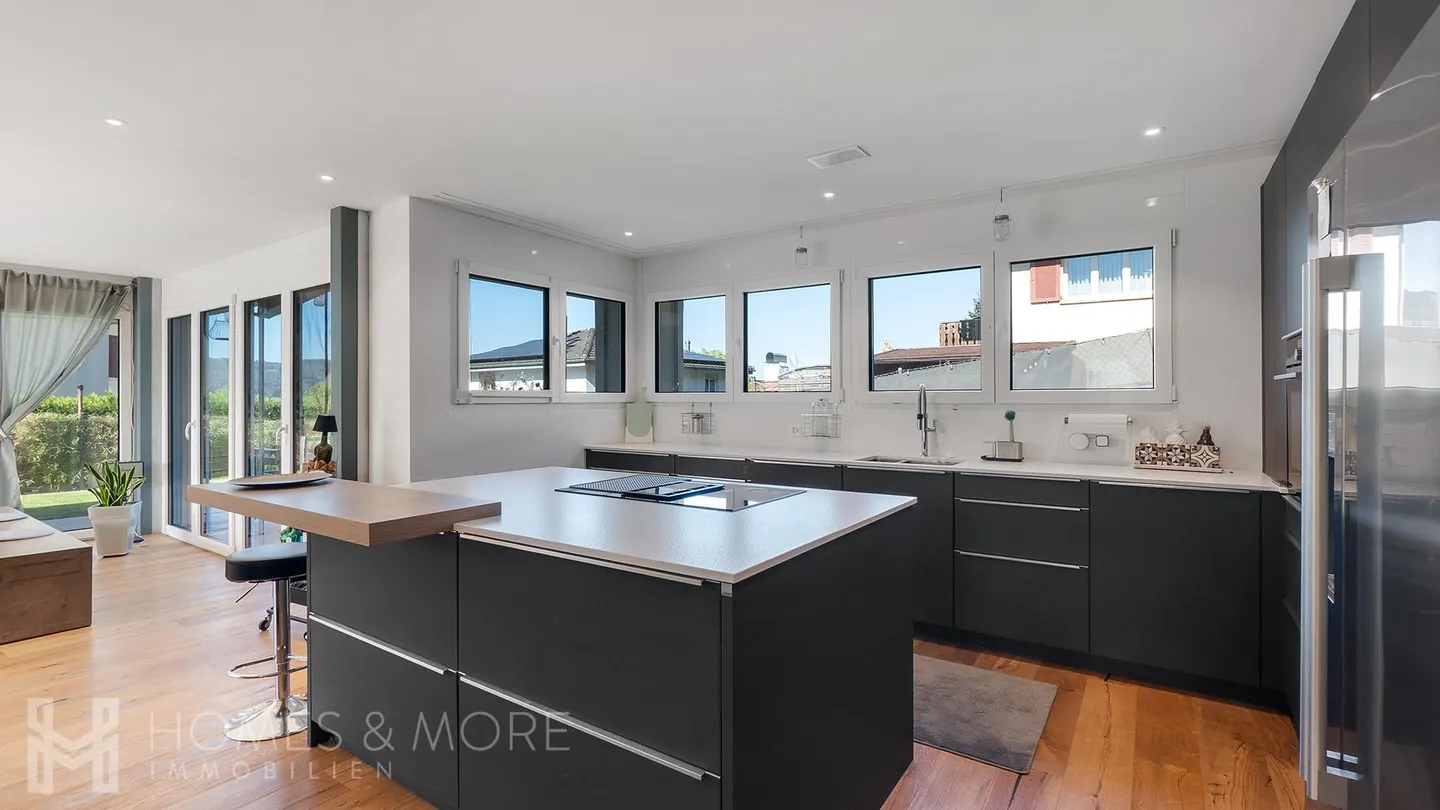 MODERN - WITH LOTS OF SPACE, PRIVATE GARDEN AND WELLNESS AREA - Photo 4 of 13
