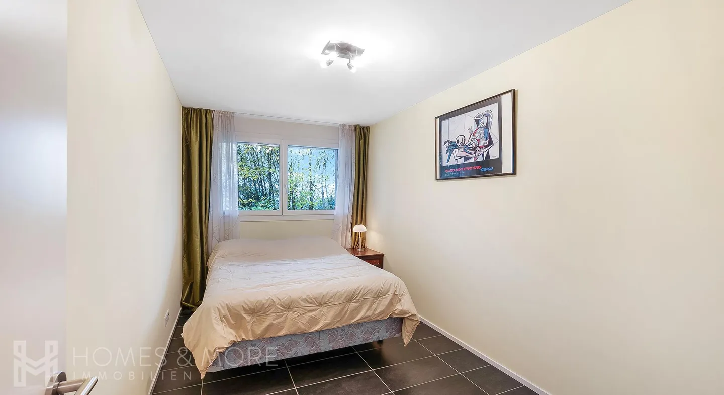 PEACE, FAR-SIGHT AND IDEAL PUBLIC TRANSPORT CONNECTIONS - Photo 3 of 8