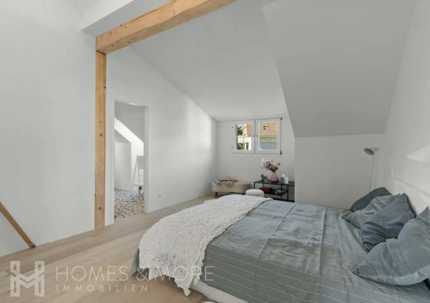 Luxuriöse Dachmaisonette am Zürichsee - Foto 2 von 4