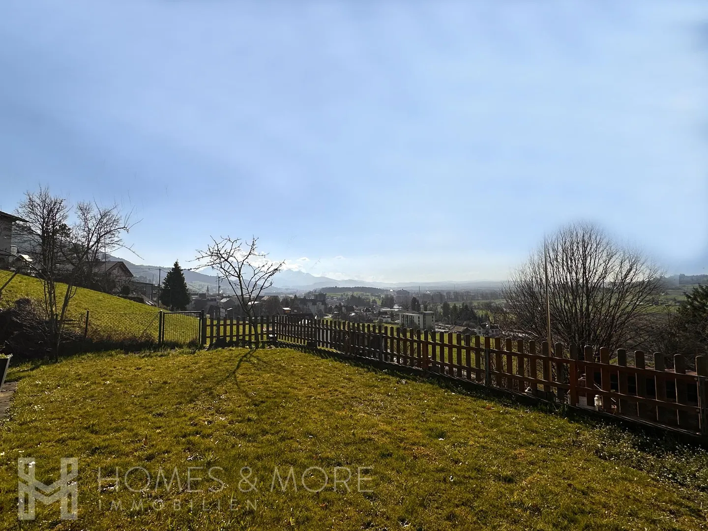 LIVING WITH GARDEN AND VIEW OF PILATUS - Photo 5 of 5