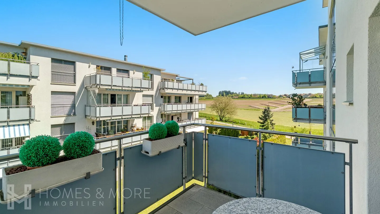 VIVRE MODERNE AVEC DE SPACIEUSES TERRASSES DANS UN EMPLACEMENT CALME EN IMPASSE - Photo 6 sur 9