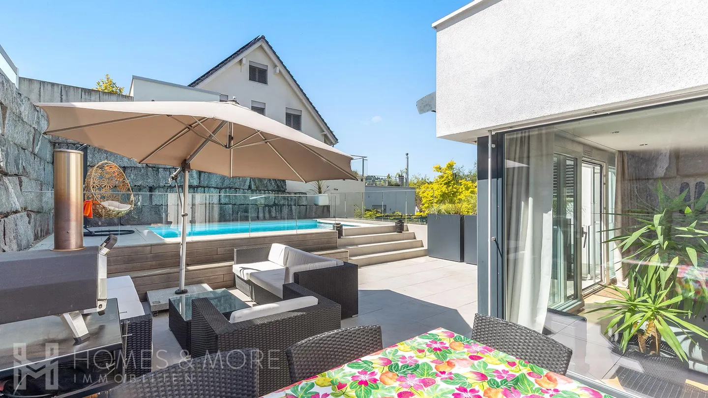 Stilvolles Haus mit Pool und Aussicht - Foto 9 von 10