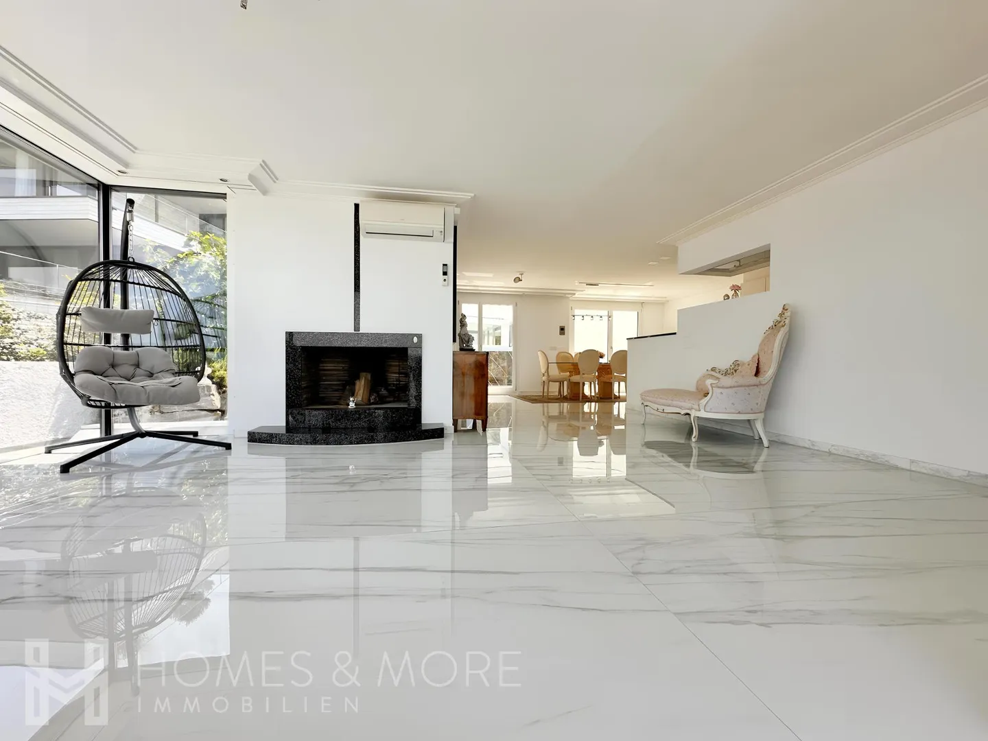 LUXURIOUS WITH PANORAMIC LAKE VIEW AND WELLNESS AREA - Photo 2 of 10