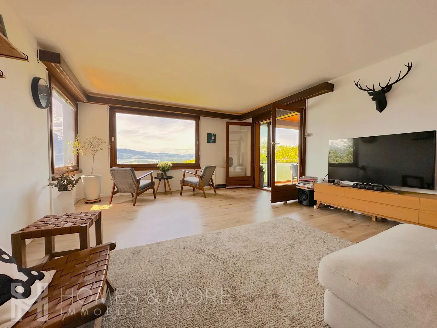 IDYLLIC RETREAT WITH PRIVATE FOREST AND PANORAMIC VIEW - Photo 2 of 8