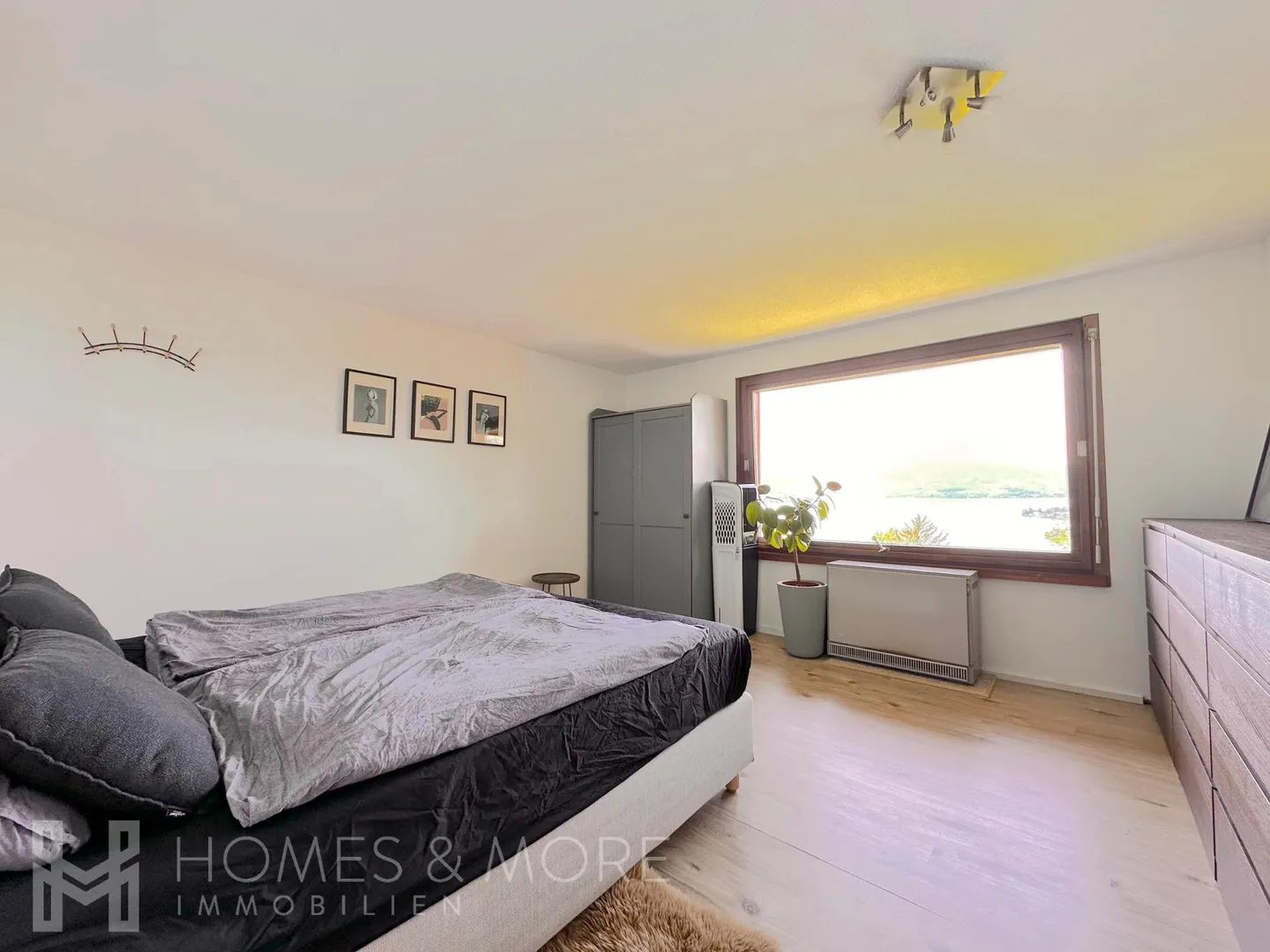 IDYLLIC RETREAT WITH PRIVATE FOREST AND PANORAMIC VIEW - Photo 3 of 8