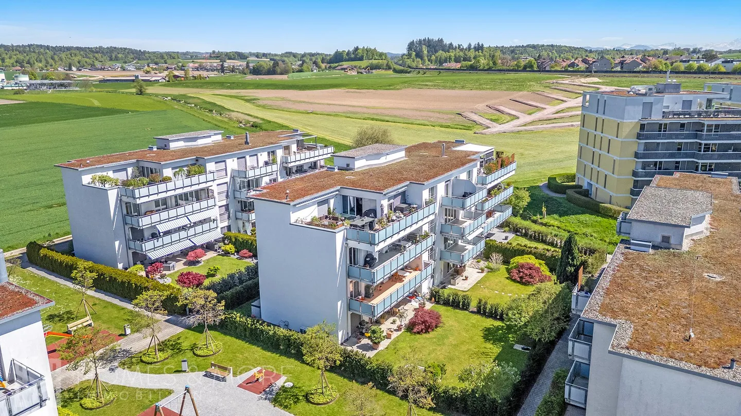 VIVRE MODERNE AVEC DE SPACIEUSES TERRASSES DANS UN EMPLACEMENT CALME EN IMPASSE - Photo 8 sur 9