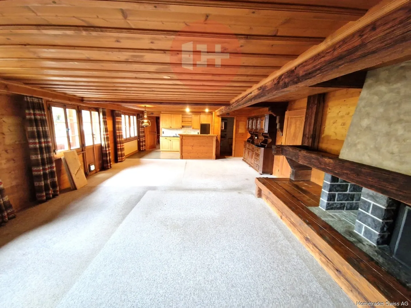 RUSTIC SIMMENTAL HOTEL, +SWIMMINGPOOL, +7 CARPORTS! - Photo 3 of 13