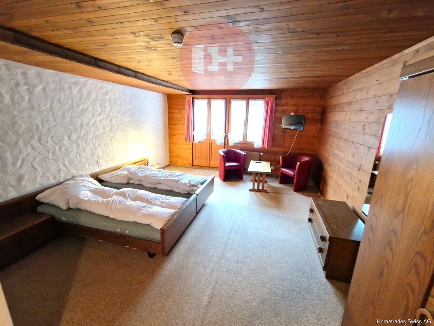 RUSTIC SIMMENTAL HOTEL, +SWIMMINGPOOL, +7 CARPORTS! - Photo 13 of 13