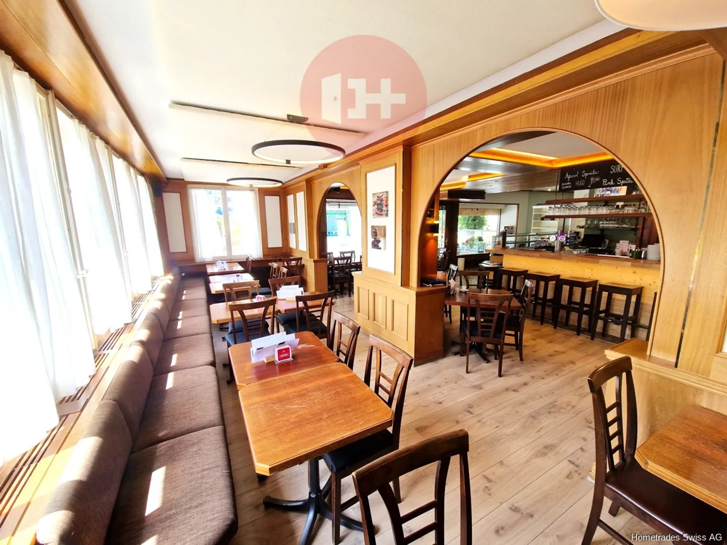 SPACIOUS RESTAURANT / BAR, CENTRALLY LOCATED - Photo 4 of 11