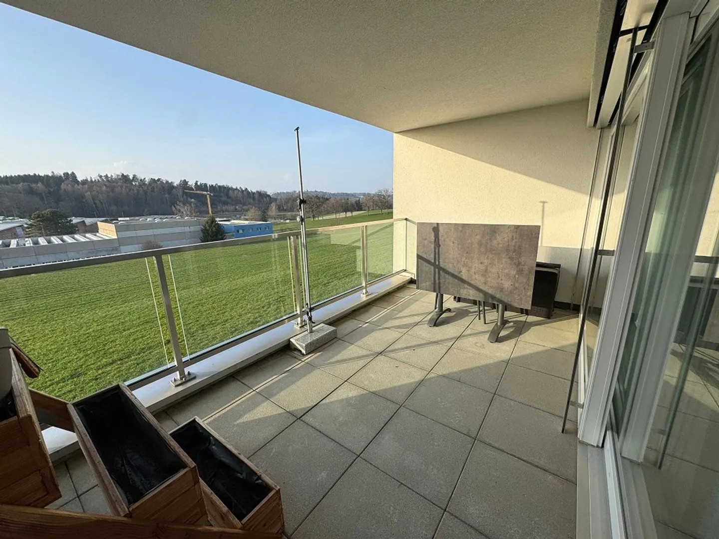Très beau logement dans petit immeuble, coin verdoyant, de 3,5 pièces avec balcon - Photo 6 of 6