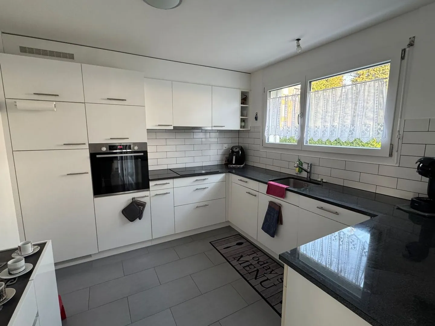 Bellissimo appartamento di 3,5 locali - grande balcone - in un piccolo edificio - Foto 2 di 9