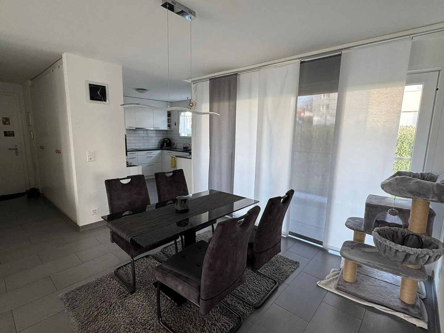 Très beau logement dans petit immeuble, coin verdoyant, de 3,5 pièces avec balcon - Photo 1 of 6