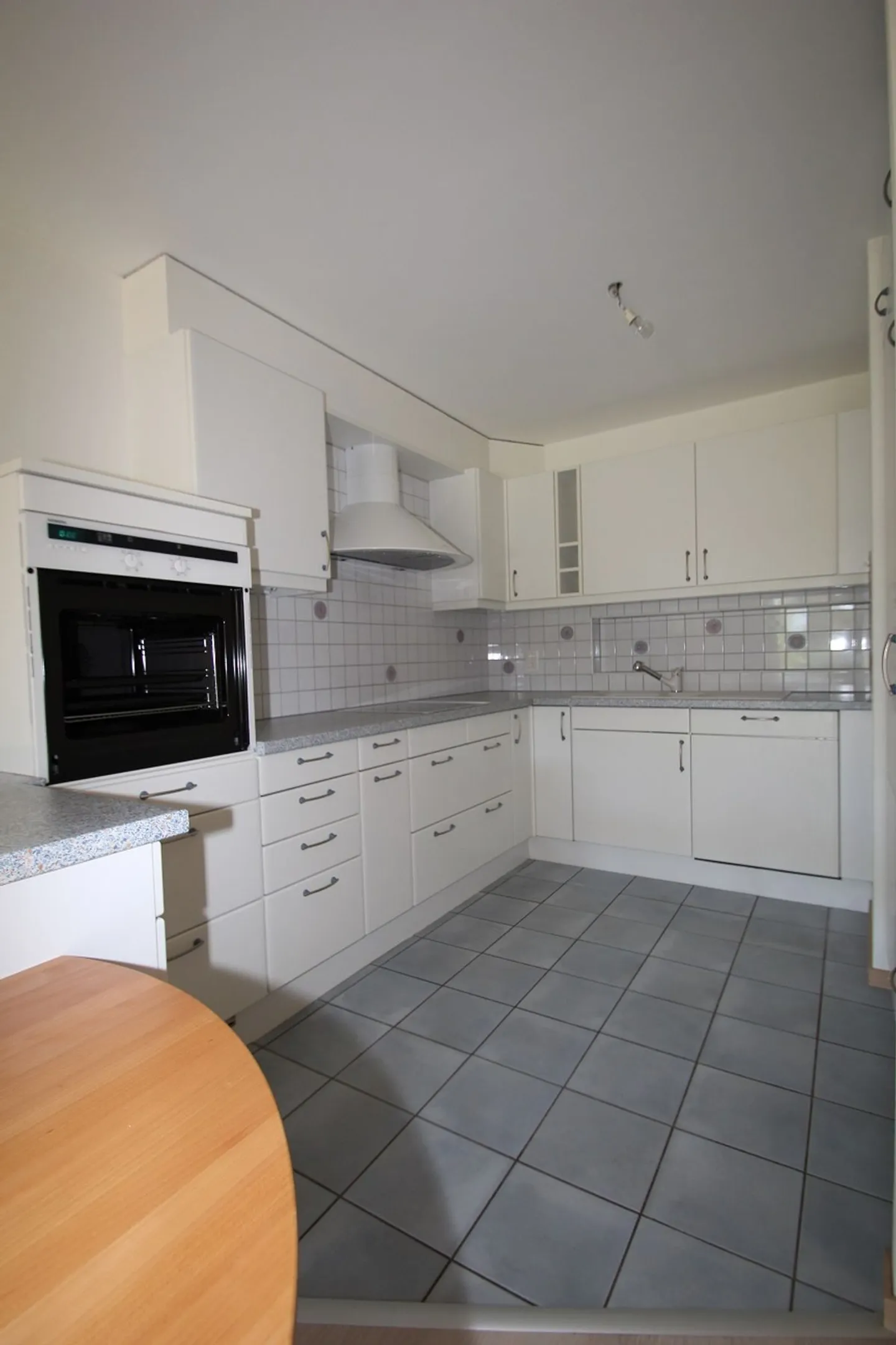In a lovely condominium, for rent 2.5 rooms on the ground floor with terrace and garden - Photo 1 of 3