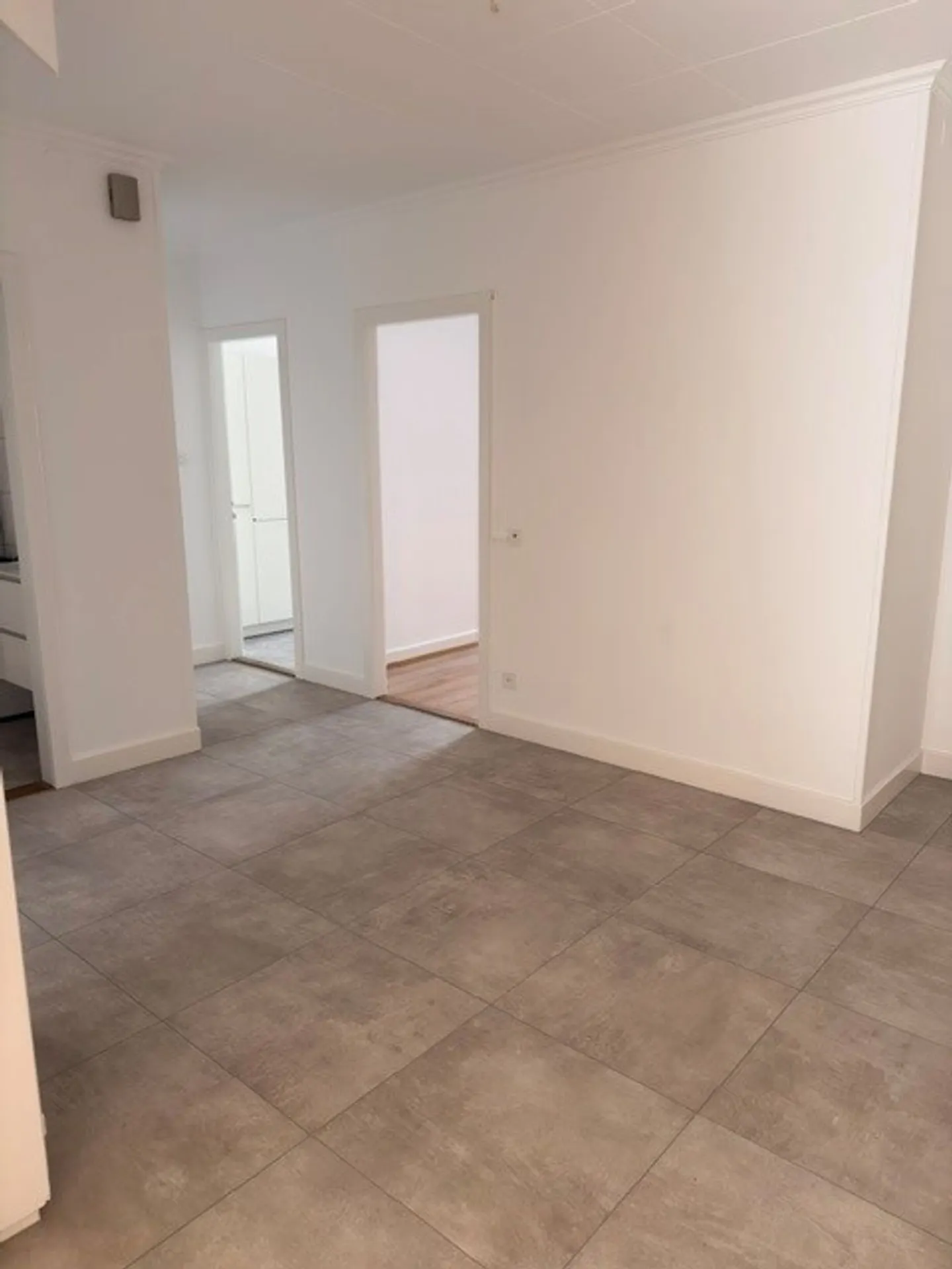 Spacieux appartement de 3.5 pièces au 2ème étage entièrement rénové - Foto 2 di 4