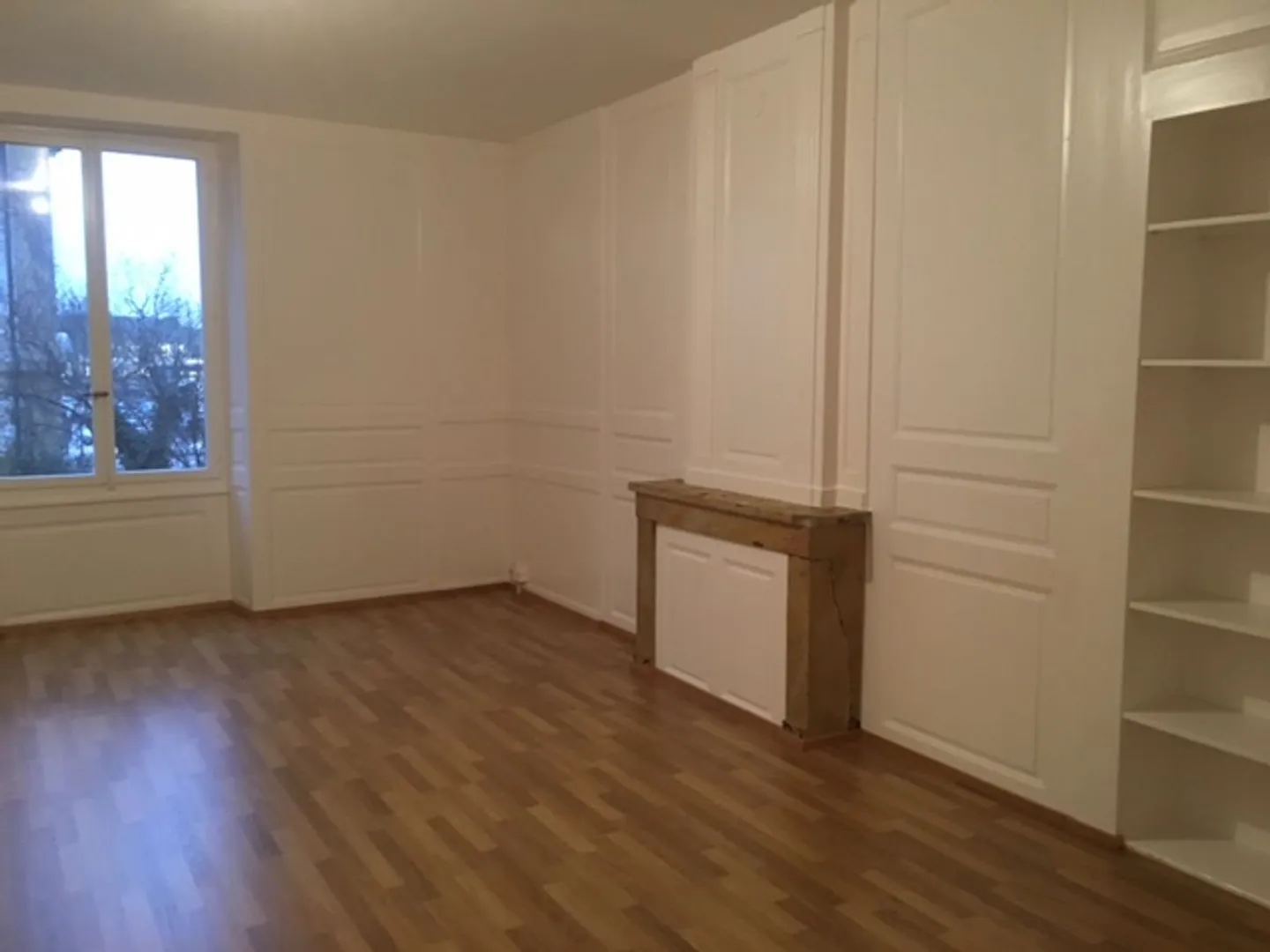 Spacieux appartement de 3.5 pièces au 2ème étage entièrement rénové - Foto 2 von 5