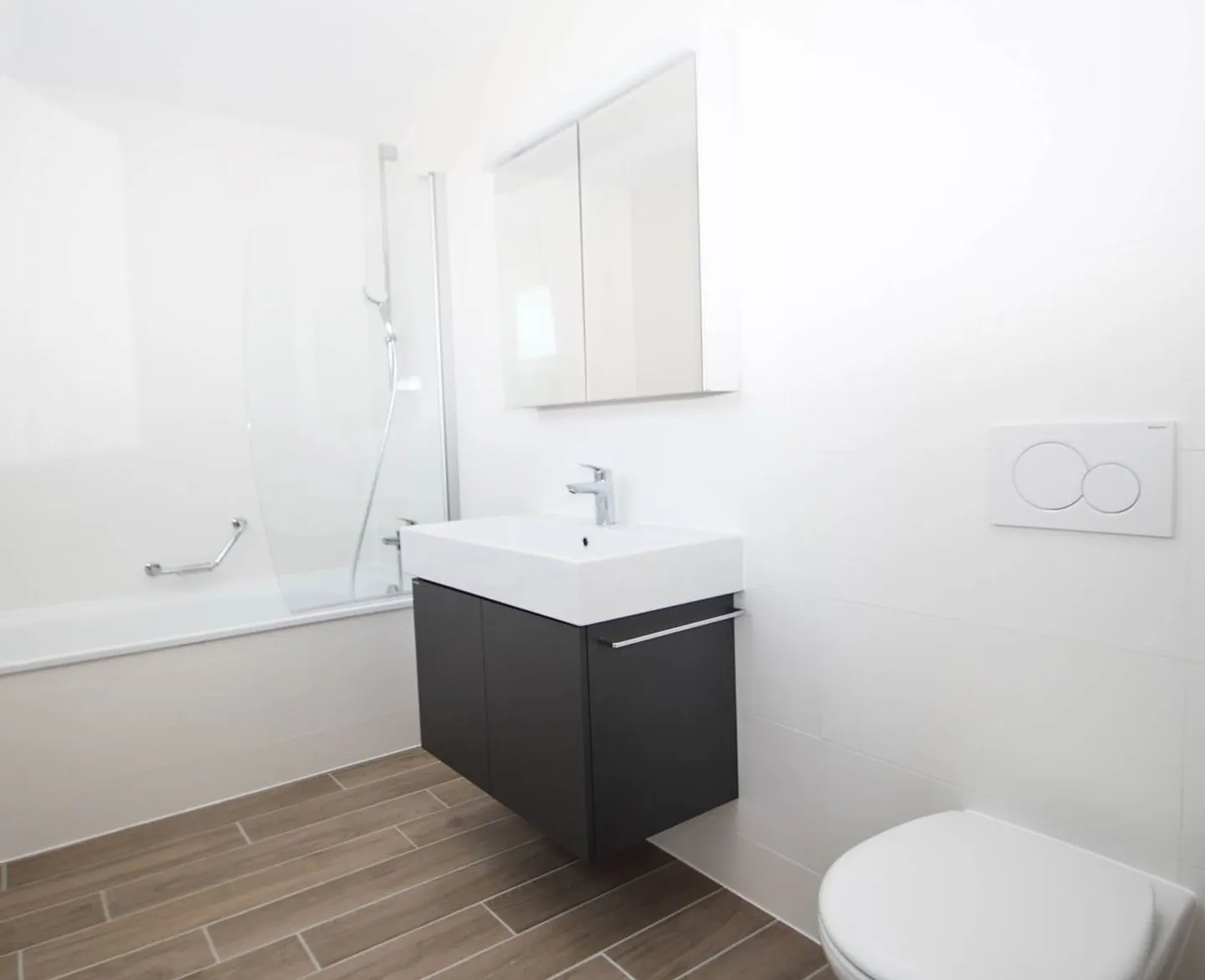 Sehr schöne 3,5-Zimmer-Wohnung im Erdgeschoss mit Terrasse - Foto 4 von 4