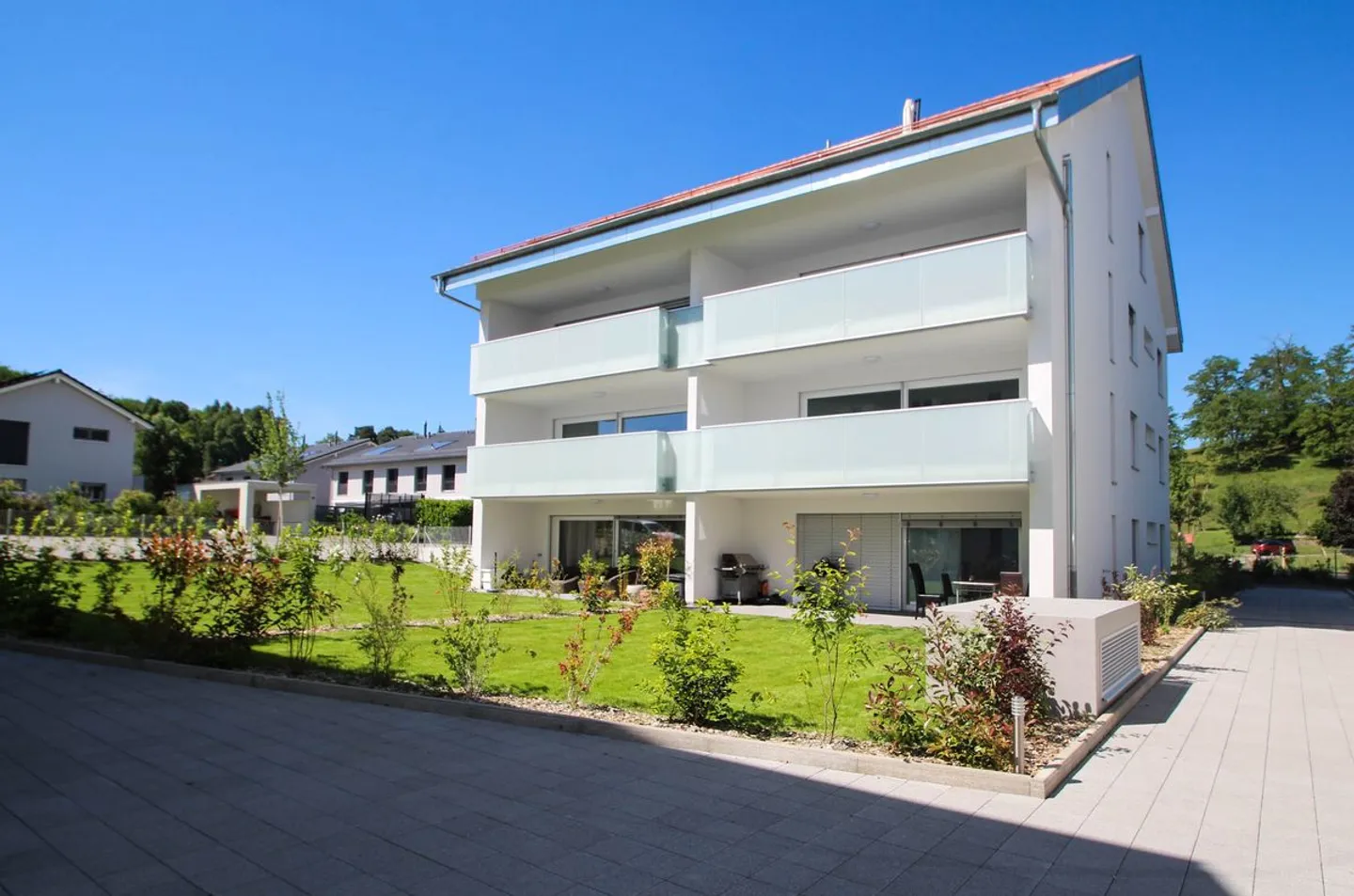 Sehr schöne 3,5-Zimmer-Wohnung im Erdgeschoss mit Terrasse - Foto 1 von 4