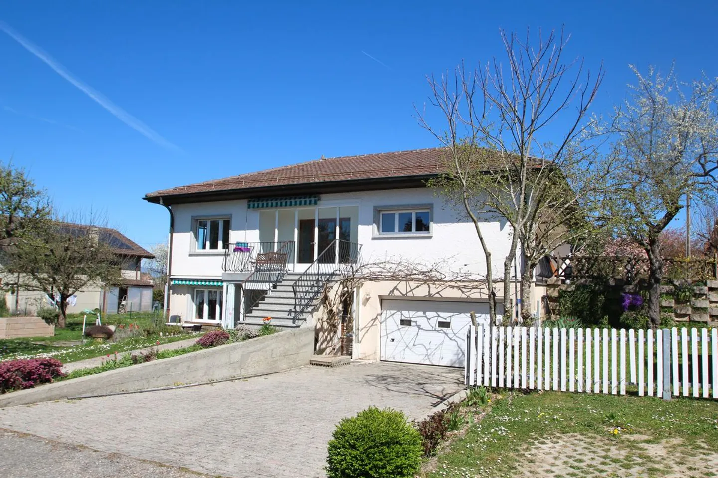 Detached house to renovate consisting of 2 apartments - Photo 2 of 8