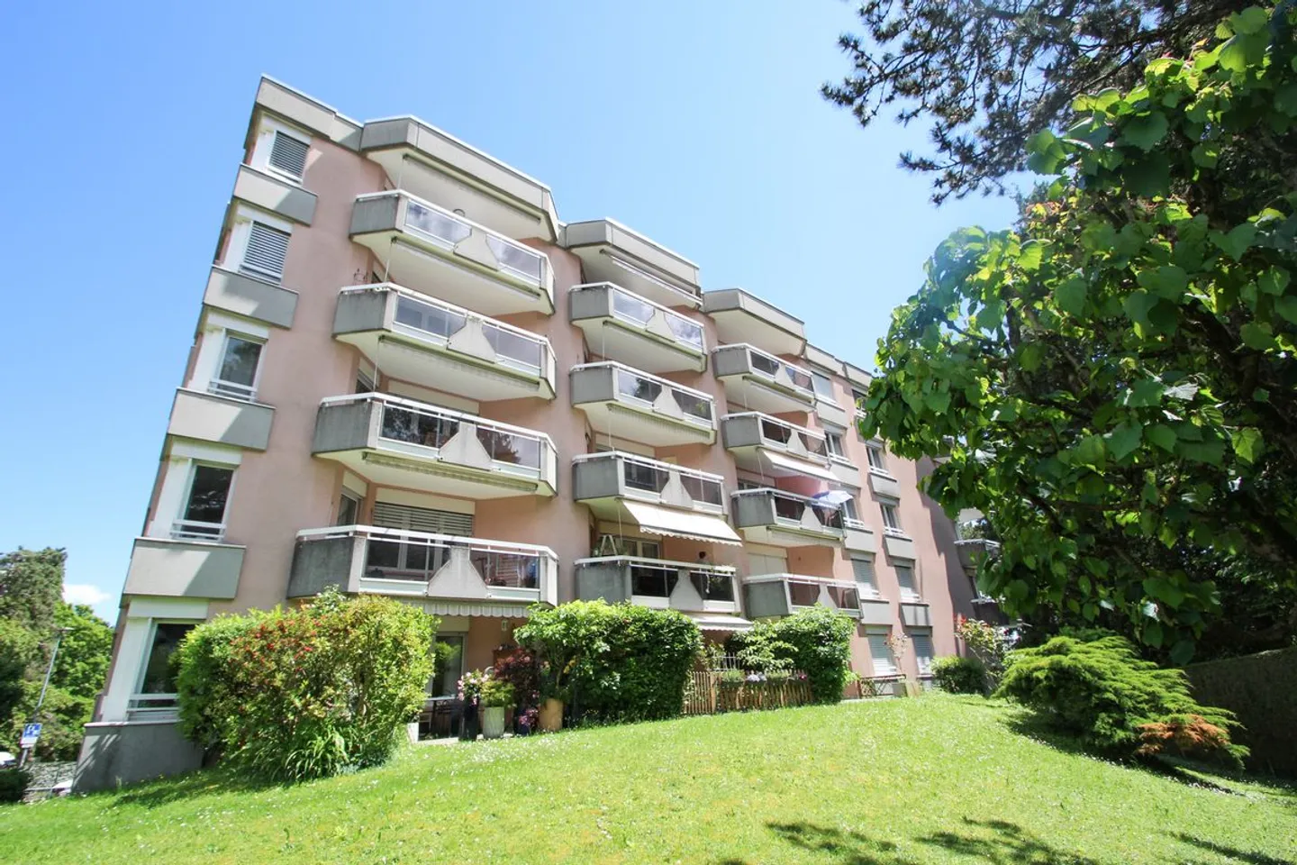Appartamento 4.5 locali, situato al 1° piano con balcone - Foto 2 di 11