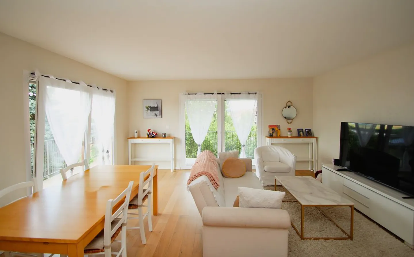 Sehr schöne 3,5 Zimmer mit großem Balkon und herrlichem Blick auf das Land - Foto 7 von 12