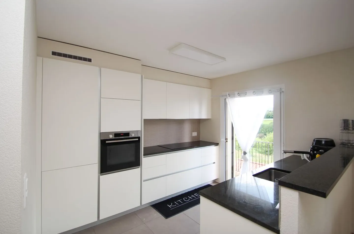 Sehr schöne 3,5 Zimmer mit großem Balkon und herrlichem Blick auf das Land - Foto 5 von 12