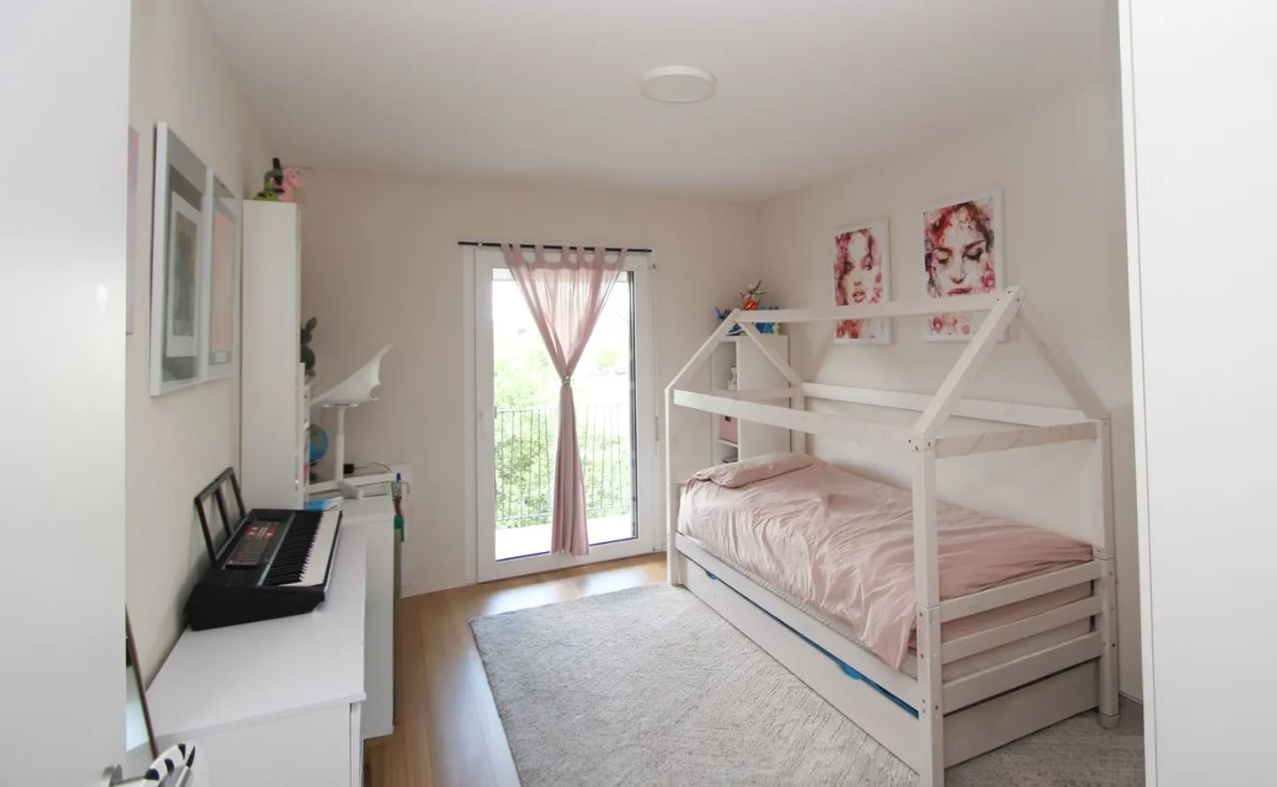 Sehr schöne 3,5 Zimmer mit großem Balkon und herrlichem Blick auf das Land - Foto 9 von 12