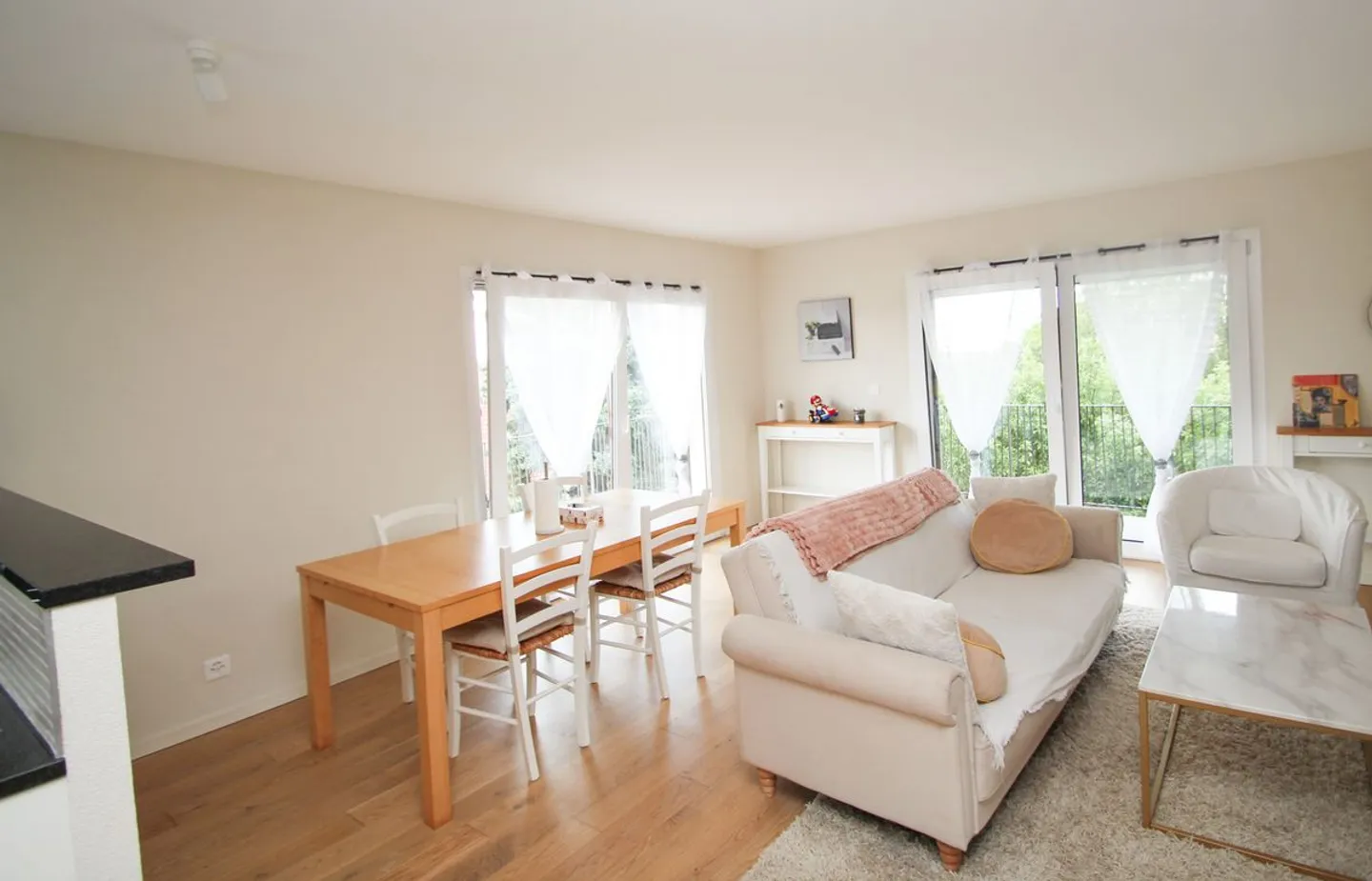 Sehr schöne 3,5 Zimmer mit großem Balkon und herrlichem Blick auf das Land - Foto 6 von 12