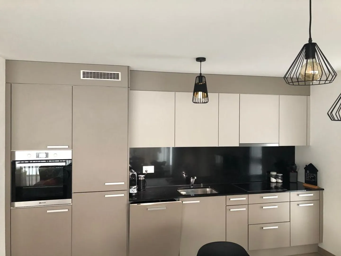 Very nice 3.5-room apartment in a charming building - Photo 1 of 4