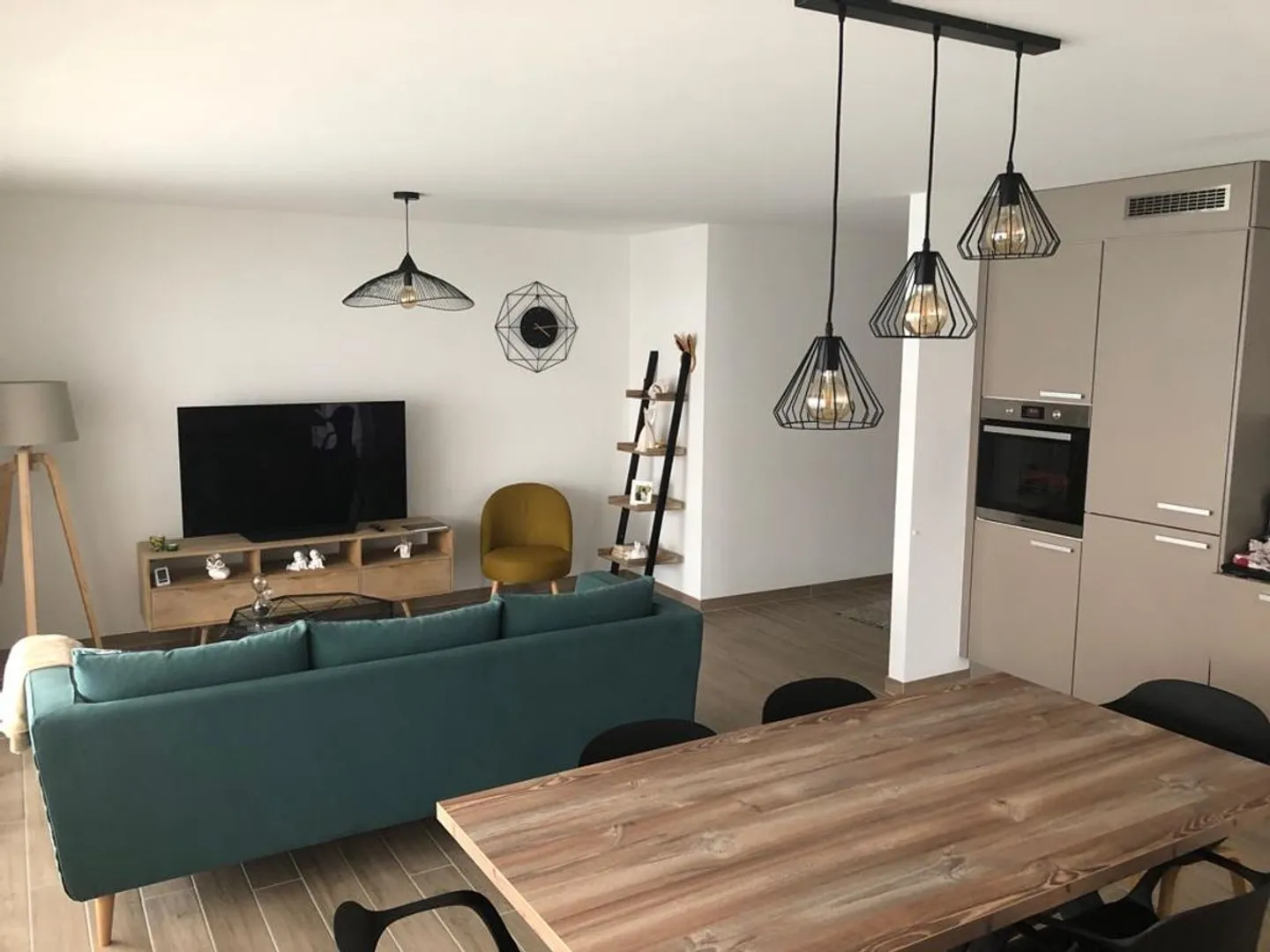 Very nice 3.5-room apartment in a charming building - Photo 2 of 4