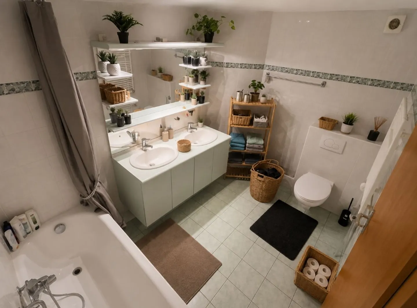 Magnificent 7-room duplex apartment in the heart of Echallens - Photo 4 of 6