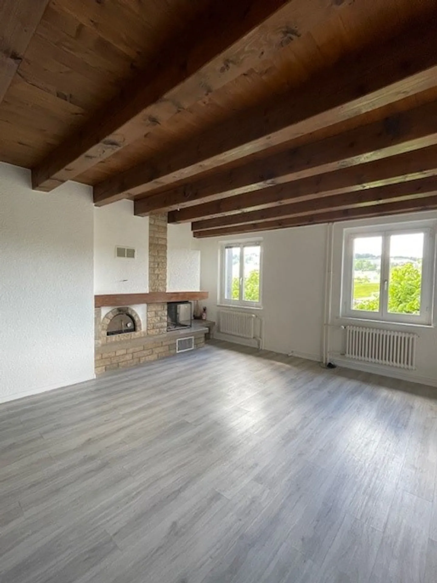 Appartement de 3,5 pièces en triplex avec terrasse proche de toutes les commodités - Foto 2 von 9
