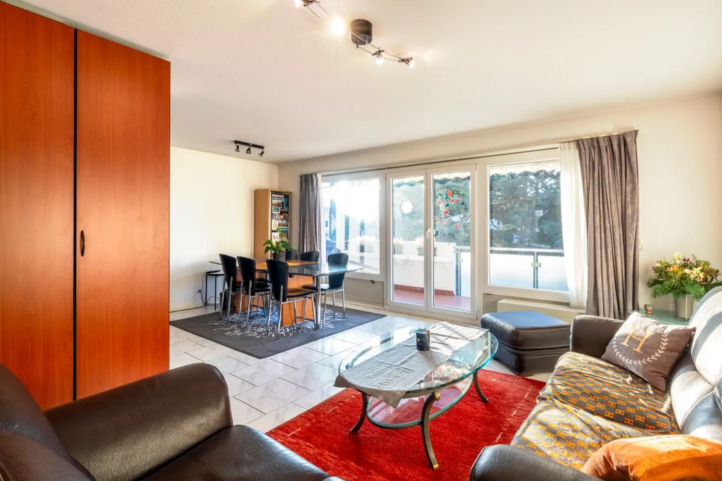 Lumineux appartement de 3,5 pièces avec balcon à La Tour-de-Peilz - Photo 2 sur 8